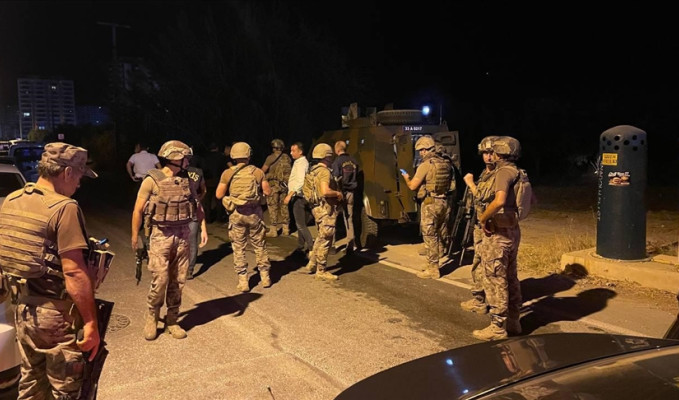 Mersin'deki polisevi saldırısıyla ilgili yakalanan 13 zanlı adliyede