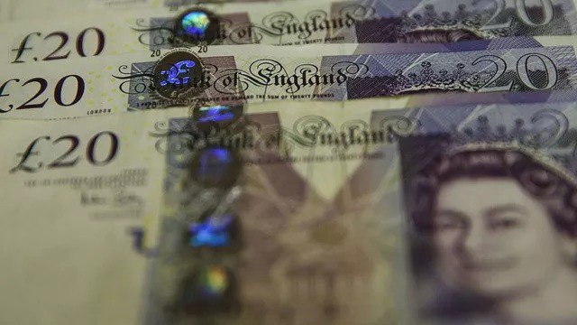  İngiliz sterlini dolar karşısında değer kaybetti