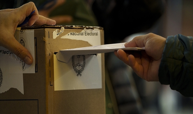 Arjantin halkı devlet başkanını seçmek için sandık başında