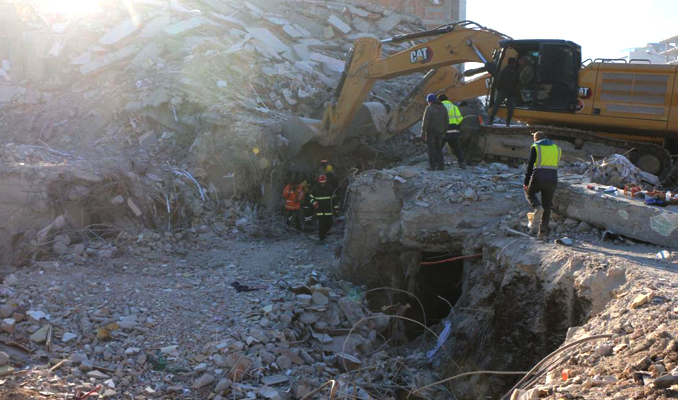 Depremde 72 kişinin hayatını kaybettiği İsias Otel'de deniz kumu kullanılmış