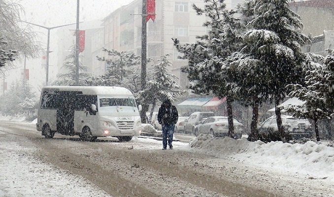 İstanbullular dikkat: Meteoroloji'den kar ve fırtına uyarısı!