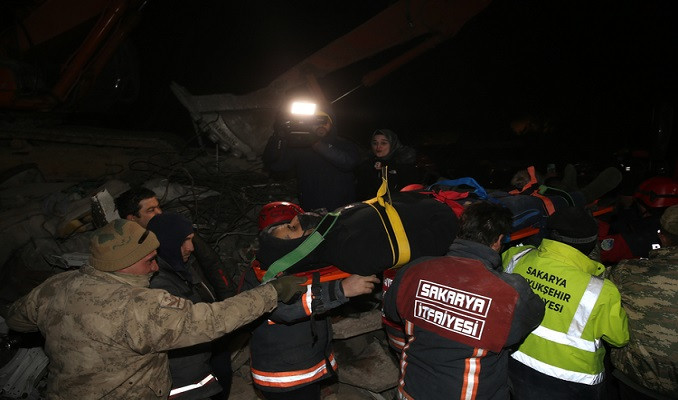 Kahramanmaraş'ta umutlar 73 saat sonra yeşerdi: 3 kişilik aile kurtarıldı