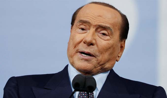İtalya'nın efsane başbakanı Berlusconi hayatını kaybetti