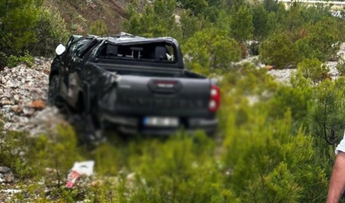 Eski Bakan Nihat Zeybekci trafik kazası geçirdi