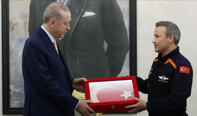 Cumhurbaşkanı Erdoğan, Alper Gezeravcı ile görüştü