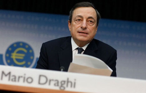 ECB, büyüme ve enflasyon beklentilerini düşürdü