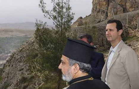 Esad Paskalya Bayramı'nı kutladı