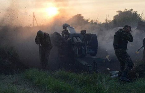 Rus topçuları Ukrayna'yı vurdu