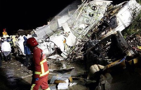 Bir uçak faciası daha: 51 ölü