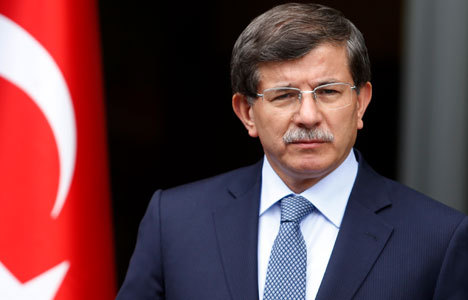 Başbakanlık görevi Davutoğlu'na devredildi