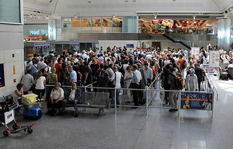 ​Atatürk Havalimanı'nda uçuşlar aksadı