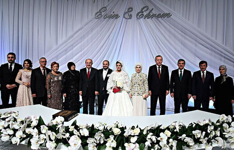 Erdoğan ve Davutoğlu nikah şahidi oldu