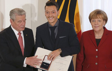 Mesut Özil'e devlet nişanı