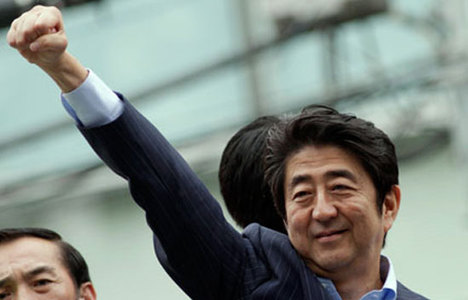 Japonya'da seçimi Abe kazandı