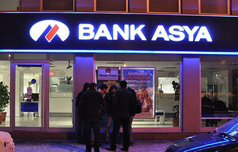 Bank Asya çalışanları polise kimlik gösterdi