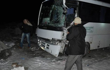 MHP'lilerin aracı kaza yaptı: 1 ölü, 6 yaralı