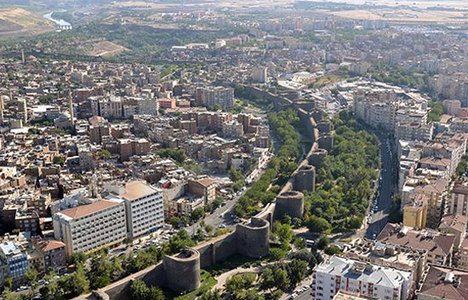 Diyarbakır'da 'silah bırakma' tepkileri