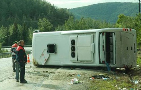 Antalya'da turist otobüsü devrildi: 1 ölü