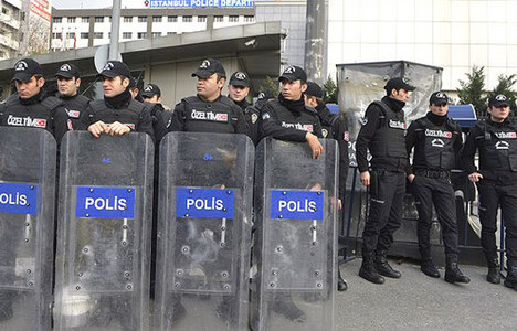 ​29 polise gözaltı kararı