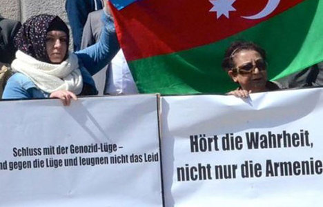 Avusturya Parlamentosu'na protesto