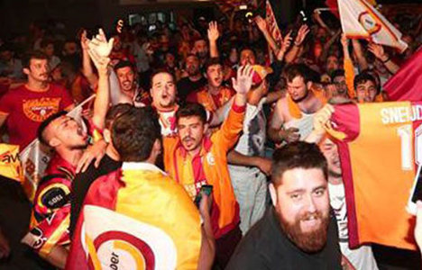 Galatasaray taraftarı uyumadı
