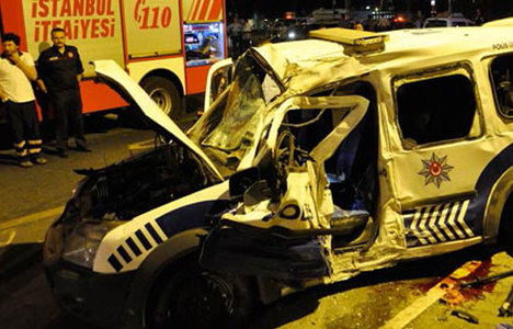 İstanbul'da polis aracı kaza yaptı: 1 şehit