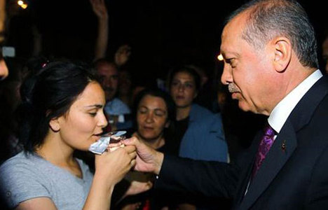 Erdoğan, Aksaray'da düşen kızı teselli etti