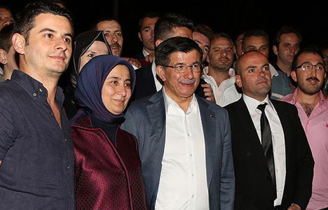 Davutoğlu'ndan Abdullah Gül'ün babasına ziyaret