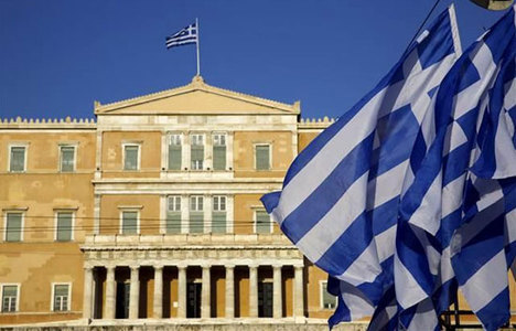 Yunanistan referandum için para saçacak