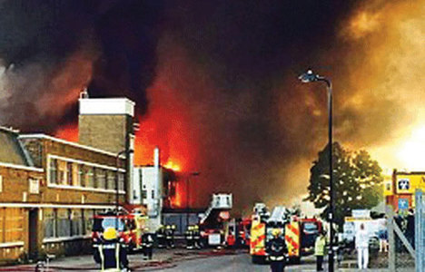 Londra'da yangın dehşeti