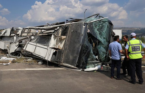 Başbakanlık otobüsü kaza yaptı