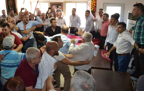 CHP Turgutlu'da yönetim kavgası