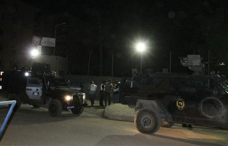 Van'da askeri konvoya saldırı: 13 asker yaralı