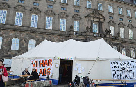 Danimarka parlamentosunda sığınmacı çadırı