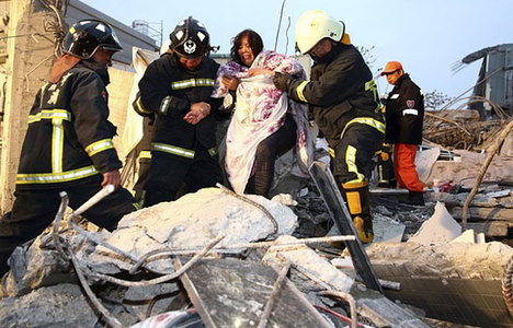 ​Tayvan'da deprem! Yüzlerce kişi enkaz altında