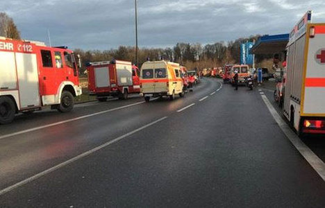 Almanya'da iki tren çarpıştı: Ölüler var
