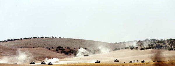 Tanklar Suriye'ye böyle girdi 