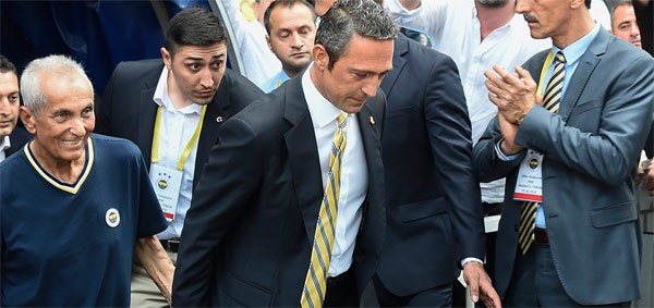 Fenerbahçe dünyaca ünlü teknik direktörü ikna etti