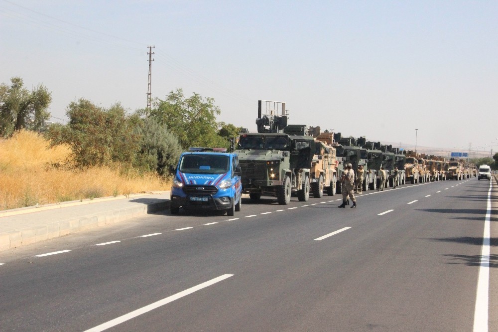 100 Araçlık askeri konvoy Kilis'e ulaştı