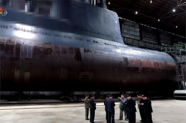 Kim'in yeni denizaltısı şoke etti!