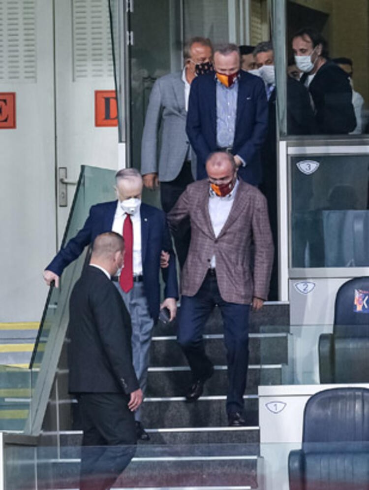 Galatasaray'da istifa depremi
