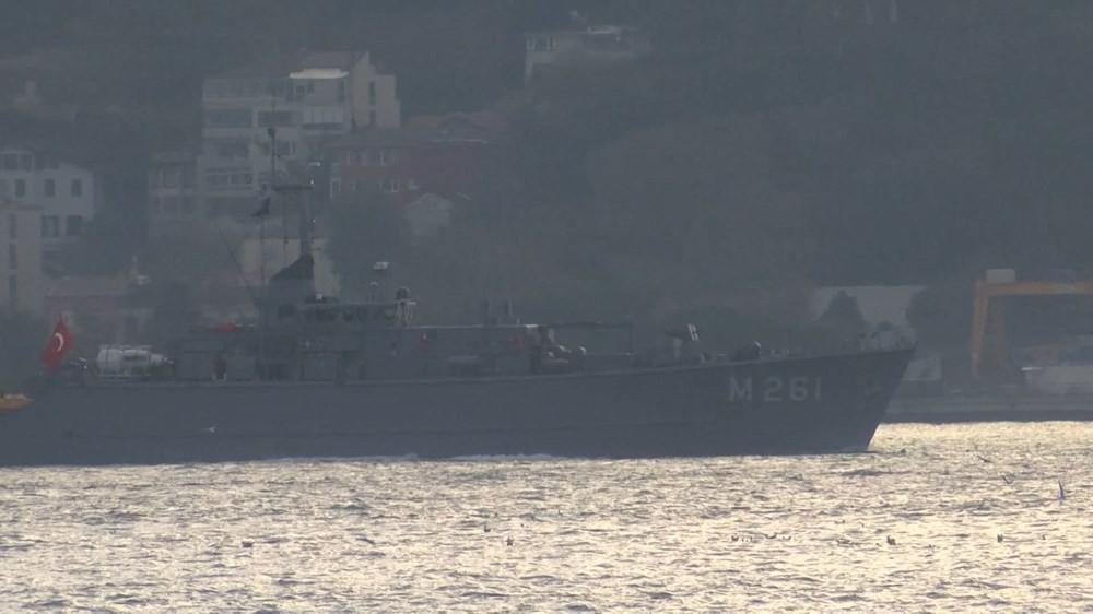 NATO gemileri peş peşe Boğaz'dan geçti