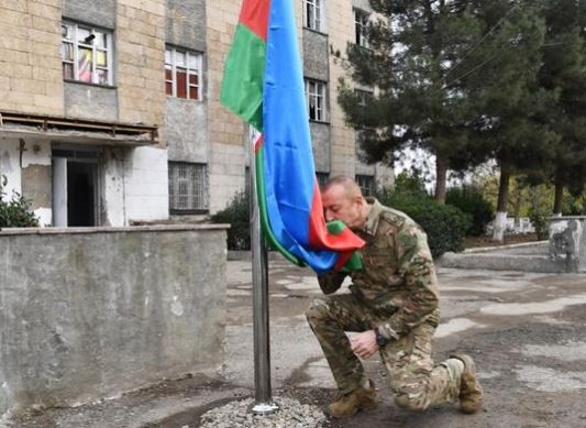 Keskin nişancı Aliyev'i hedefe koydu