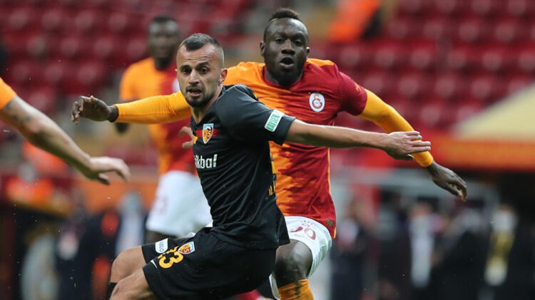 Ünlü yıldız Galatasaray'ın teklifini kabul etti