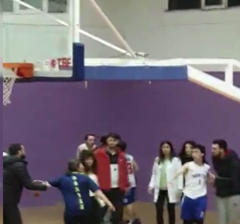 İstanbul'da basketbol maçında antrenör dehşeti