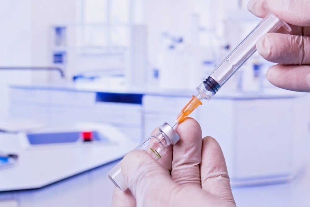 Oxford’un aşısı korona virüse karşı en az bir yıl koruyacak
