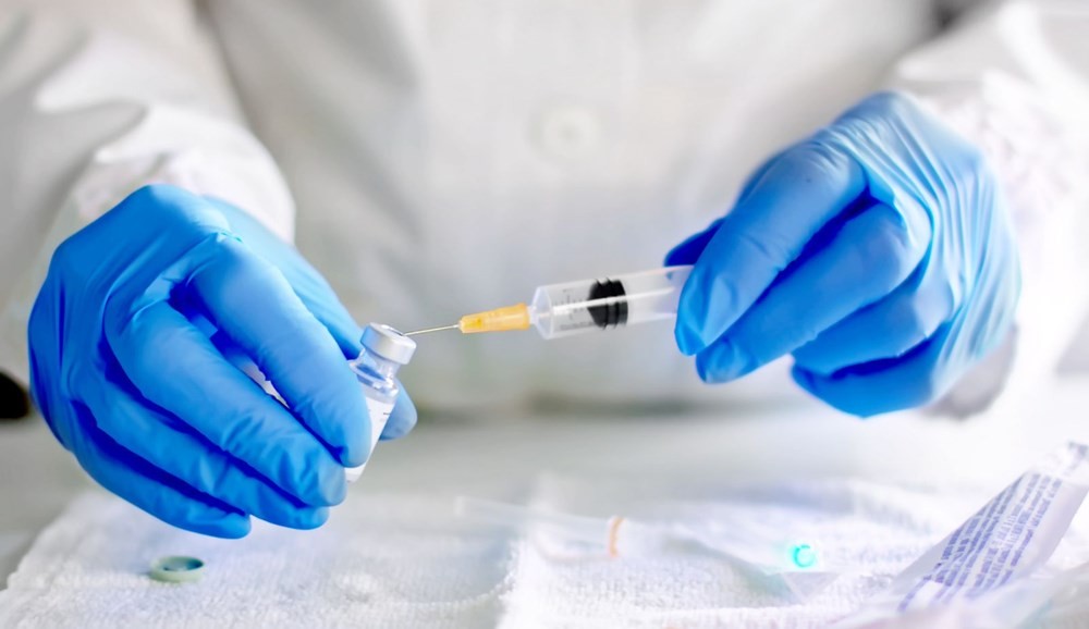 Oxford’un aşısı korona virüse karşı en az bir yıl koruyacak