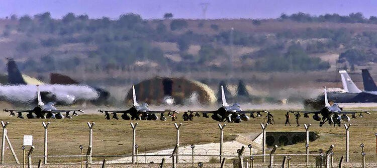 Yunanistan fotoğrafları paylaştı! ABD B-52'leri Ege'de!