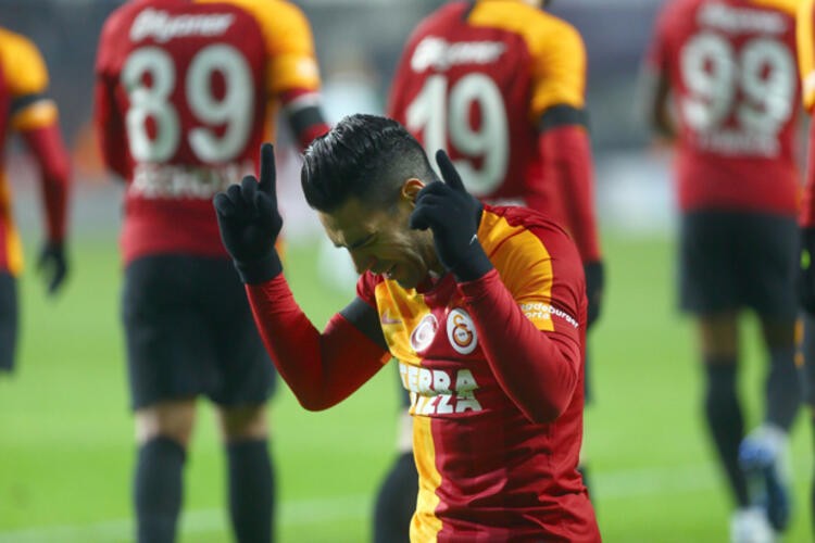  Galatasaray'da ayrılık kararı! 5 isim gönderiliyor