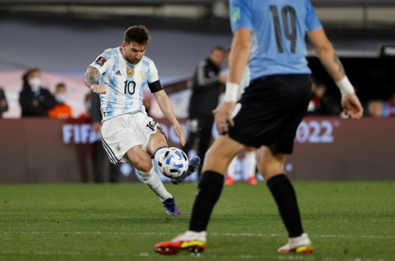 Messi'den Muslera'yı bitiren gol! Büyük hata yaptı